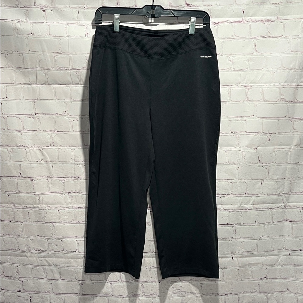 New Balance Black Wide Leg Cropped‎ Ankle Performance Pants Woman’s Size Medium
